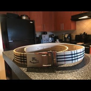 Burberry belt size 100.
